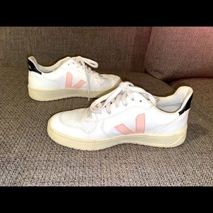 Trendy Pink Veja Sneakers